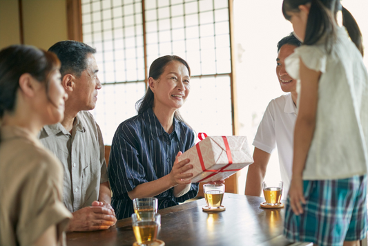 敬老の日は未来の安心を贈ろう!APOE遺伝子検査キットで健康サポート